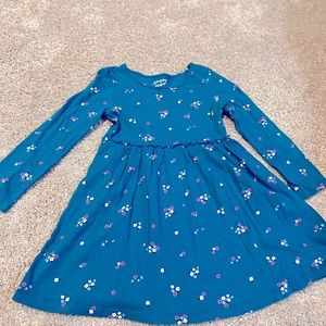 Size 5 turquoise (ish)? in color with bouquets of flowers.